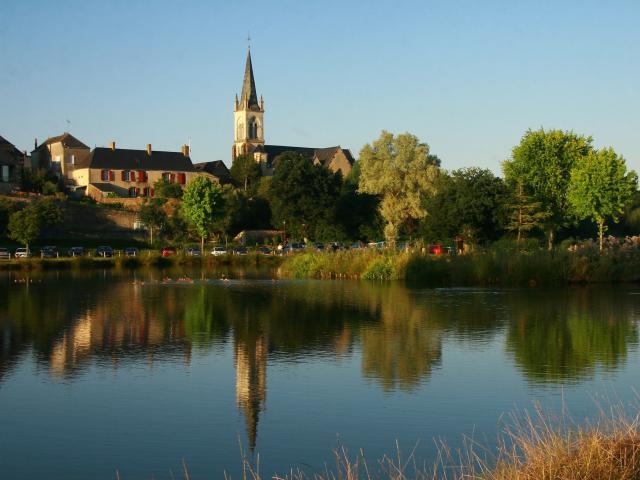 Saint-Paul-le-Gaultier lake at sunset