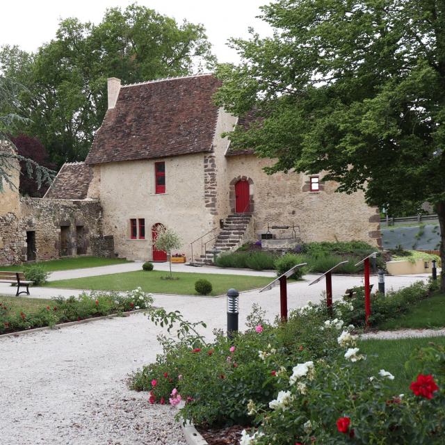 Le Logis du Guesclin in Juillé