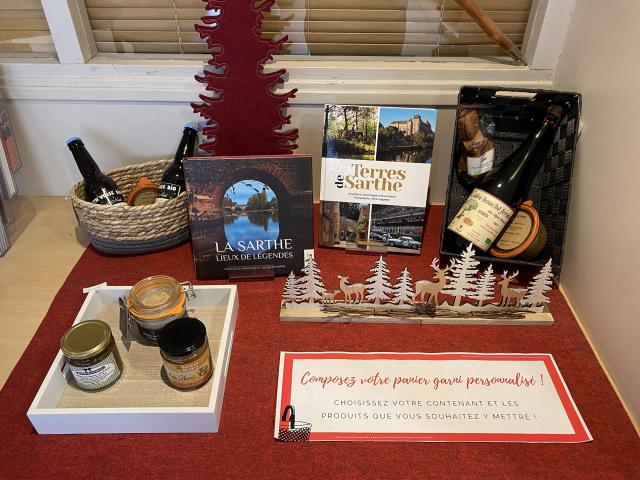 Christmas store at the Tourist Office of Fresnay-sur-Sarthe
