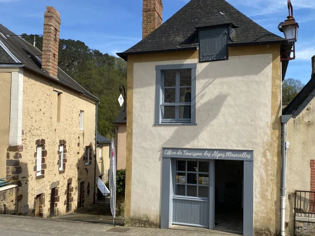 Bureau d'Informations Touristiques de Saint-Léonard-des-Bois - extérieur
